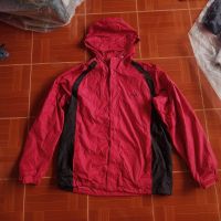 ??เสื้อ Coleman Coleman - Red Jacket Nylon? ?แจ็คเก็ตผ้าร่ม สีแดงเลือดหมู กันลมกันละอองฝน สภาพใหม่เรียกมือ1ได้เลยสวยมากๆสภาพไร้ตำหนิ  ใส่เดินป่าลุยฝน ไปแคมป์ปิ้งถ่ายรูปสวย