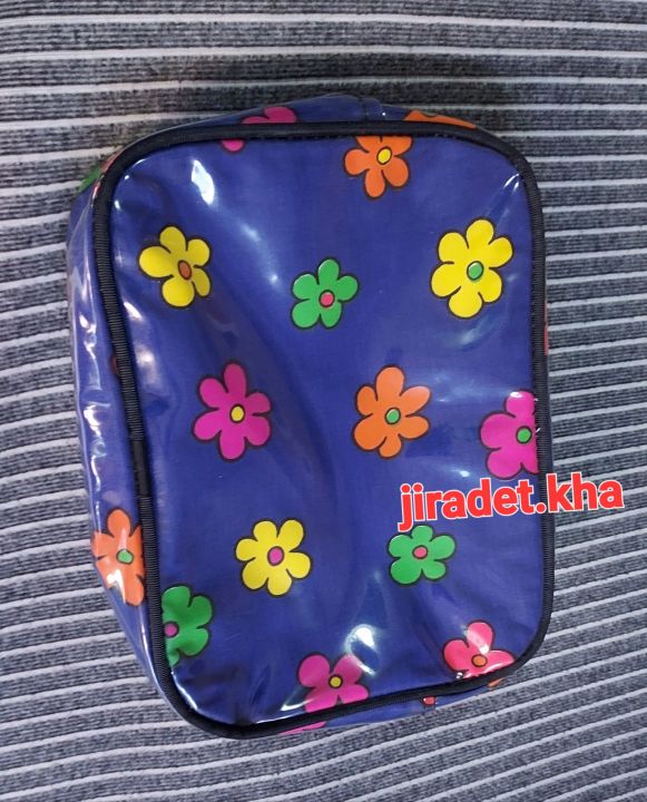 กระเป๋าใส่ของแบรนด์-united-colors-of-benetton-ขนาดกระเป๋า-21-5x16-cm-สินค้าคัดจากโกดังสินค้าญี่ปุ่น-สภาพใหม่