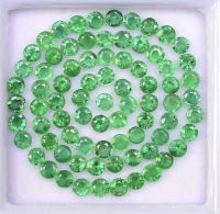 มรกตธรรมชาติสีเขียวทรงกลม 2 มม. 25 ชิ้น 25 pieces natural green emerald 2mm round