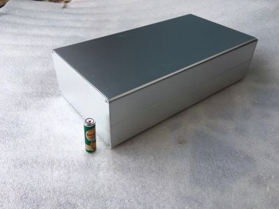 กล่องอลูมิเนียมสีเงิน ขนาด 80x160x300 มม.