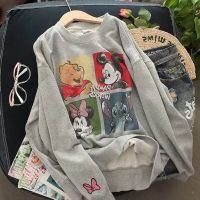 : ꒰ ???พร้อมส่งง ꒱ #เสื้อแขนยาว  เสื้อแขนยาว Disney เท่สุดด ผ้าเกร็ดปลา ขนาด : อก 42 มี 4 สี : เทา ชมพู เขียว ดำ ขาว   ราคาตัวละ 219บาท เรทส่ง 10 ตัว ตัวละ 165บาท