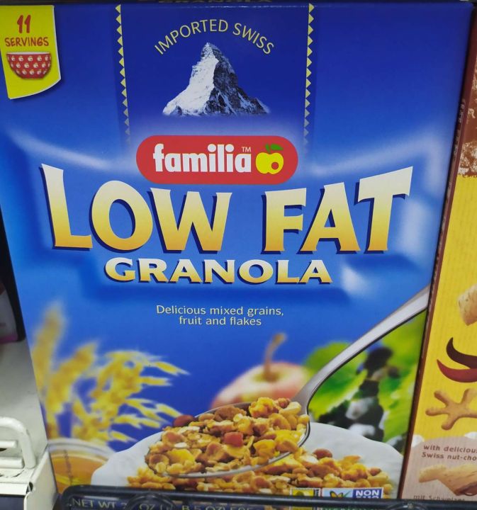 familia-low-fat-granola-แฟมมิเลีย-กราโนล่า-สูตรไขมันต่ำ-ธัญพืชอบกรอบสูตรไขมันต่ำ-ผสมเกล็ดข้าวโอ๊ต-ลูกเกด-แอปเปิ้ล