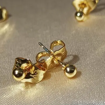 Buy gold stud earrings for girls online, visit our store in Pune-vietvuevent.vn