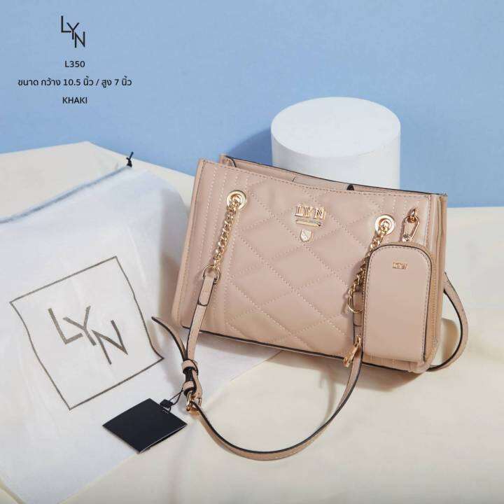 กระเป๋า-lyn-top-handle-คอลใหม่-10-5-นิ้ว-แถมฟรี-ใบลูกปังๆ-งานแท้-outlet