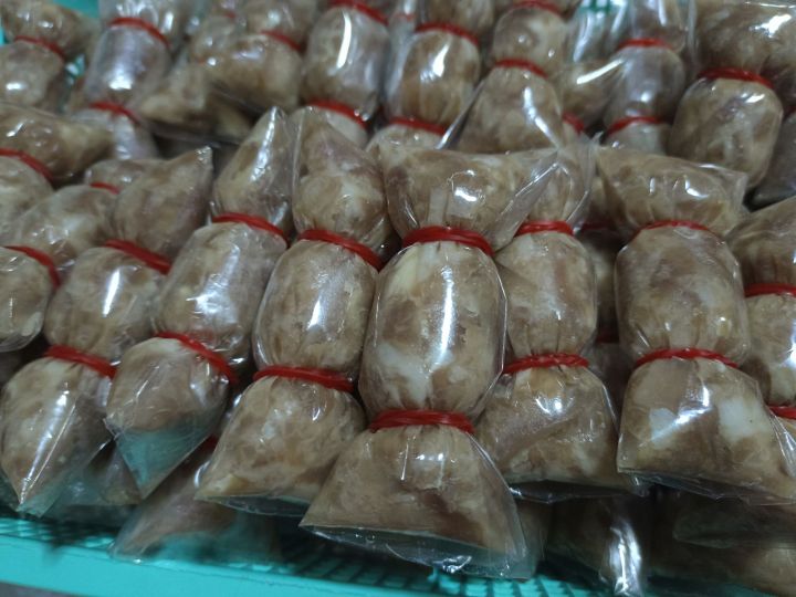 แหนมหมูสดใส่หนังหมู10ชิ้น100บ