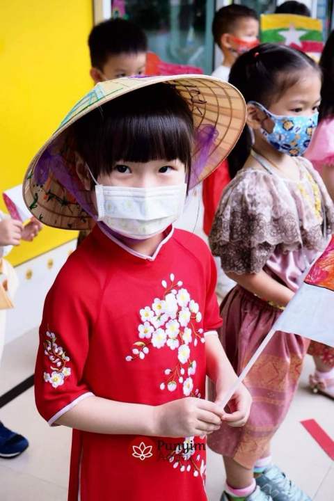 ชุดอ่าวหญ่ายเวียดนามเด็กผู้หญิง-สินค้าพร้อมส่งจากไทย-ชุดอาเซียนเวียดนาม
