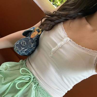 GIVERNY MANSION - Lacey Cami Top เสื้อสายเดี่ยวลูกไม้