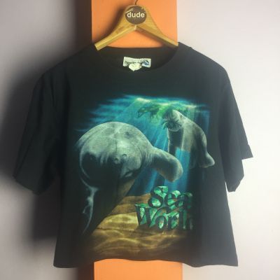 Reworked Sea World®️Crop Tees.  This Crop tees has been remade from a  Sea World®️shirt.