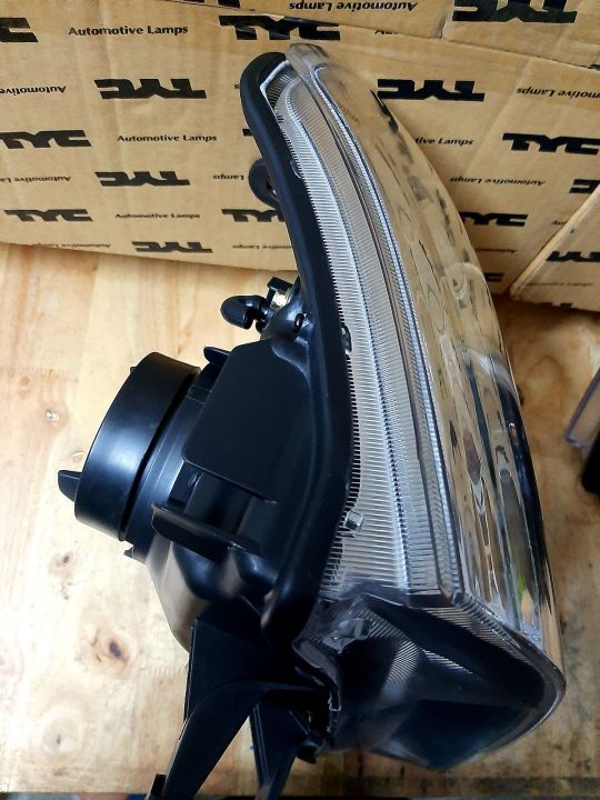 ไฟหน้าดีแม๊ก-isuzu-dmax-2002-2005-เเท้-tycแบรนไต้หวันคุณภาพสูงเกรด-a