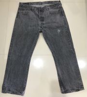 กางเกงยีนส์(มือสองแท้ ?%) Levi’s 501 เอวป้าย 37” เอววัดจริง 37” (รหัสA52) ยาวทั้งตัว 37” ยาวจากเป้าถึงปลายขา 26” ปลายขากว้าง 8.5“ *** สนใจสอบถามข้อมูลเพิ่มเติมได้ค่ะ ***