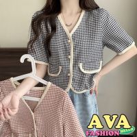 AVAFASHION?เสื้อแขนสั้น แต่งลาย กระดุมหน้า น่ารักมาก เรียบหรู(132)