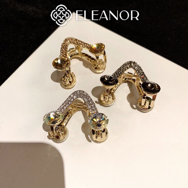 Chào mừng đến với thế giới của Eleanor Accessories đính đá, nơi mà sự sang trọng và đẳng cấp được nhấn nhá bằng những viên đá tỉ mỉ, tạo nên những chiếc phụ kiện quý phái đầy thu hút! Hãy cùng chúng tôi khám phá hình ảnh liên kết với từ khóa này để ngắm nhìn những tác phẩm tuyệt đẹp của Eleanor!