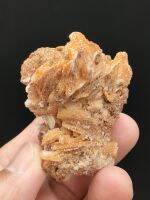 หินวานาดิไนต์ สีส้ม บนเเร่เเบไรต์ หรือกุหลาบทะเลทราย  Vanadinite on Barite ชนิดนี้คุณภาพเกรดสวย รูปผลึกสีสันสดใสธรรมชาติ