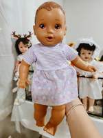 ตุ๊กตา Baby Doll สภาพดี ผิวสี งานสภาพเทียบใหม่ ป้ายลิขสิทธิ์และปั๊มคอ Jakks, 2021 ขนาด 13-14 นิ้ว