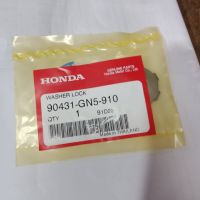 แหวนล็อคน๊อตข้อเหวี่ยงขวา HONDA แท้ศูนย์

90431-GN5-910

ใช้สำหรับมอไซค์

#WAVE

#WAVE 110 - I

#WAVE -100

#WAVE - 125

#WAVE - 125 I

#CZI

#DREAM

สินค้าสามารถใช้กับรถมอไซค์รุ่นอื่นได้อีกคะ

สอบถามเพิ่มเติมเกี่ยวกับสินค้าได้คะ

สินค้าเราจำหน่ายตามที่ลง