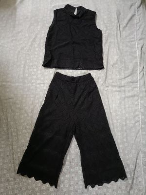 ชุดเซ็ท 2 ชิ้น เสื้อและกางเกงผ้าลูกไม้สีดำ