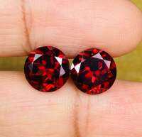 โกเมนสีแดงธรรมชาติ 5.78cts รอบคู่ 9มม 5.78cts natural red garnet 9mm round pair