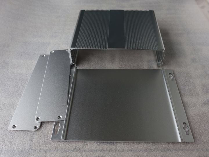 กล่องอลูมิเนียมสีเงินและสีดำขนาด-48-204-150-160mm-แบบมีขายึด-p