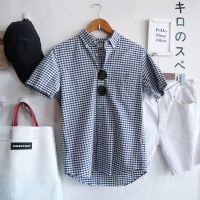 เสื้อเชิ้ต Uniqlo แขนสั้น ผ้า seersuckerใส่สบาย ไม่ร้อน สวยมากๆ  สภาพดีเหมือนใหม่ สีแดง สีกรม