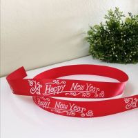 ริบบิ้น ผ้า สีแดง พิมพ์ลาย a happy new year กว้าง 2.3 ซม. แบ่งขาย ตัดความยาวต่อเนื่องตามที่ลูกค้ากดสั่ง ริบบิ้นผ้า ปีใหม่