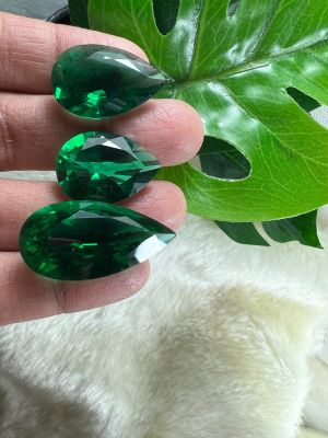 มรกต เอมเมอรัล Green Emerald very fine lab MADE มม mm..62  กะรัต 3 เม็ด carats รูปแปดเหลี่ยม (พลอยสั่งเคราะเนื้อแข็ง)