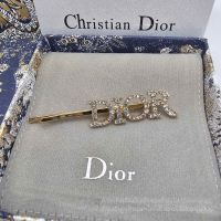 Dior Gold-toned Logo Hair pin คลิปหนีบผม ดิออ โลโก้ฝังเพชร อะไหล่ทอง  ด้านหลังเลเซอร์โลโก้ งานสวย  เพชรเล่นไฟมากๆ ถ่ายจากงานจริง