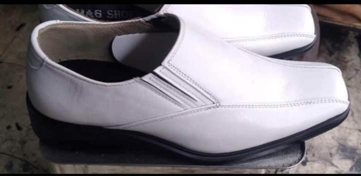 รองเท้าผู้ชายหนังแท้100-คัทชูสีขาว-โลฟเฟอร์พื้นเย็บใส่นุ่มสบายเท้า-ซับหนังด้านใน