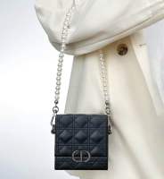 กระเป๋า CD CROSSBODY โซ่มุก DIOR GIFT  สายถอดออกได้ สามารถใช้เก็บลิปสติกได้ค่ะ