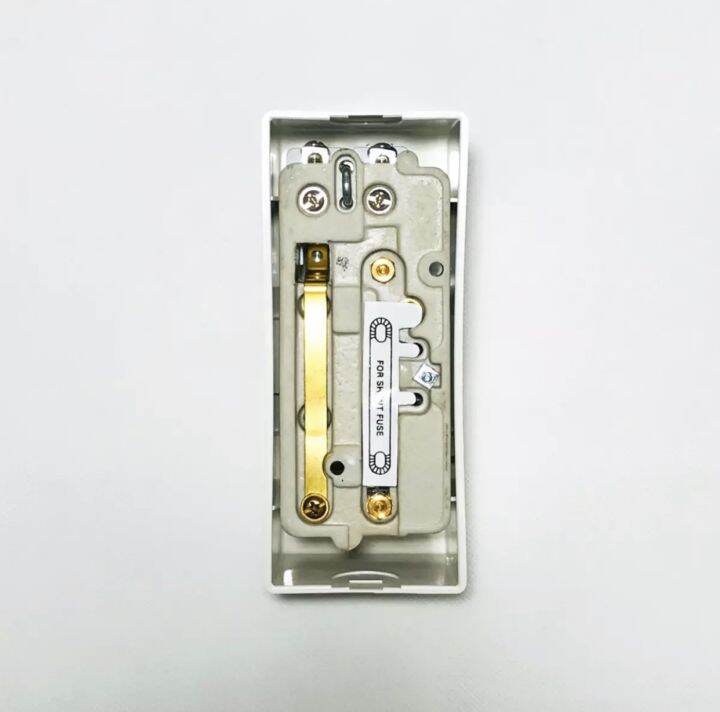 สวิตซ์ตัดไฟอัตโนมัติ-lumino-4401-220v-50hz-30a-ป้องกันกระแสไฟช็อต-ไฟเกิน-มีแผ่นฟิวส์เปลี่ยน-ตามการใช้งานต้องการ
