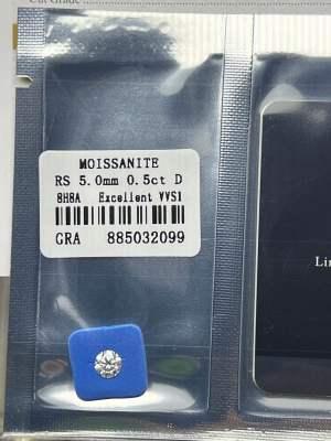 เพชร โมอีส  โมซาไนท์ (D Color, VVS1 ) Moissanite Diamond มี ตัวเลขเลเซอร์ ใบเซอร์ะอยู่ในซีน  Round 5.00mm( 5 .00 มิล/mm)( 1 เม็ด/pieces )(0.50 กะรัต/carats )GRA CERTIFIED