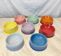 Le Creuset ชามสัตว์เลี้ยงสีสันสดใสชามแมวตัวเตี้ยป้องกันการคว่ำป้องกันคอแมวและสุนัขชามสุนัขน่ารักชามแมวชามข้าว