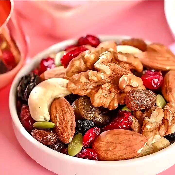 （Buy 1 take 1）Mixed nuts and berries / Fruits dried 500g Bottled snacks Nutritious breakfast