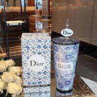 #พร้อมส่ง

แก้ว Dior มาพร้อมหลอด
งานพลาสติกหนา เก็บร้อน/เย็นได้
สกรีนลาย ดูหรู ดูแพง 
ขนาด 750 ml.