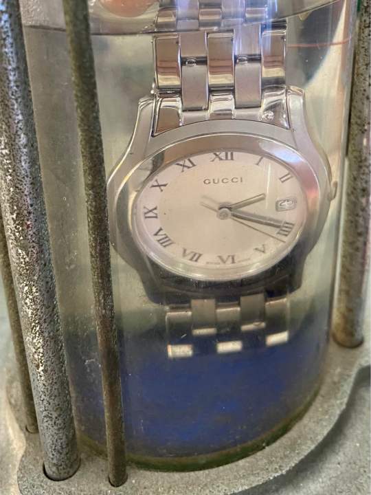 gucci-water-resistant-5500m-quartz-ตัวเรือนสแตนเลส-นาฬิกาผู้ชาย-มือสองของแท้