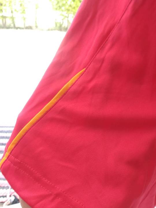 กางเกงกีฬาขาสั้นกางเกงฟุตบอลสีแดงขลิบเหลืองผ้าไมโครใส่สบายกางเกงไซร้xlไซร้เดียว