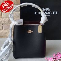 กระเป๋าถือ กระเป๋าสะพาย Coach Small Town Bucket Bag