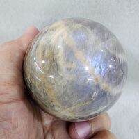 ลูกกลมหินมูนสโตน มุกดา รอบวง 6.6 ซม.น้ำหนัก 392.2 g. moonstone &amp; sunstone