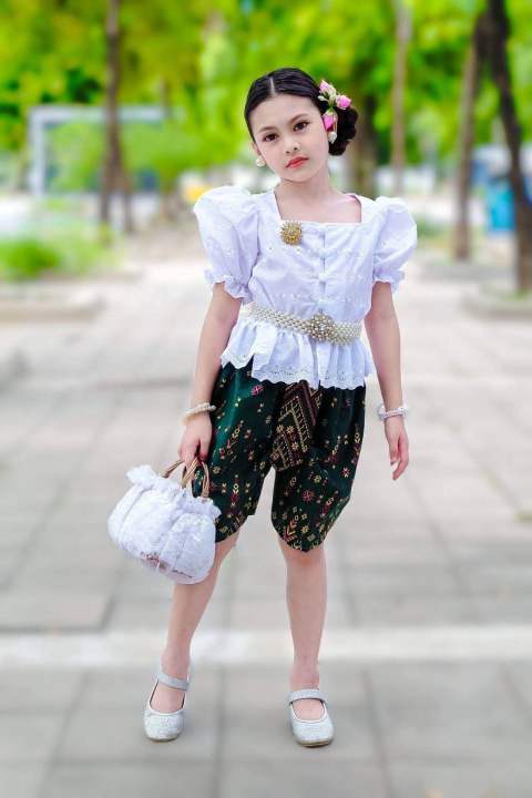 ชุดไทยโจงกระเบน-เสื้อแขนตุ๊กตาคอเหลี่ยม-น่ารักมากๆค่ะ