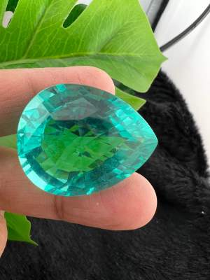 พลอย รูป หยดน้ำ สี บลู  31x26 มม 1 เม็ด ..59 กะรัต carats .พลอย สี  GREEN YAG Paraiba ขนาด color gemstone PEAR Shape 1 PIECE