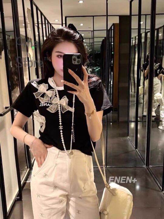 chanel-new-collection-เสื้อคอกลมแขนสั่นผ้าเด้งแต่งอ่ะไหล่ปักlogoหน้างานแบรนด์ใช้ผ้ายืดเด้ง