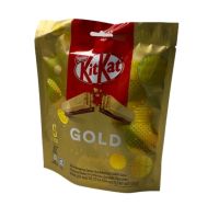 Kitkat Gold Limited Edition คิทแคท โกล์ด เวเฟอร์กรอบเคลือบครีมช็อคโกแลตคิทแคท แพคสีทอง 1 แพค/บรรจุจำนวน 8 ชิ้น ขนมนำเข้า