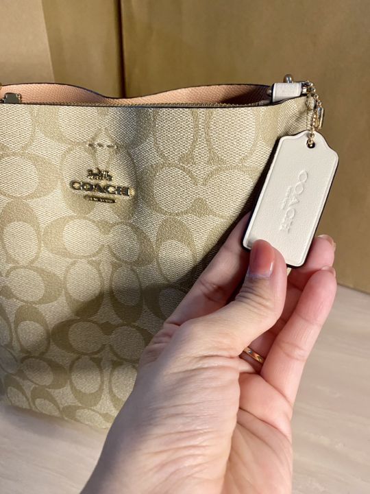 กระเป๋า-coach-outlet-แท้-รุ่น-ca582-mollie-bucket-bag-22-สีขาว