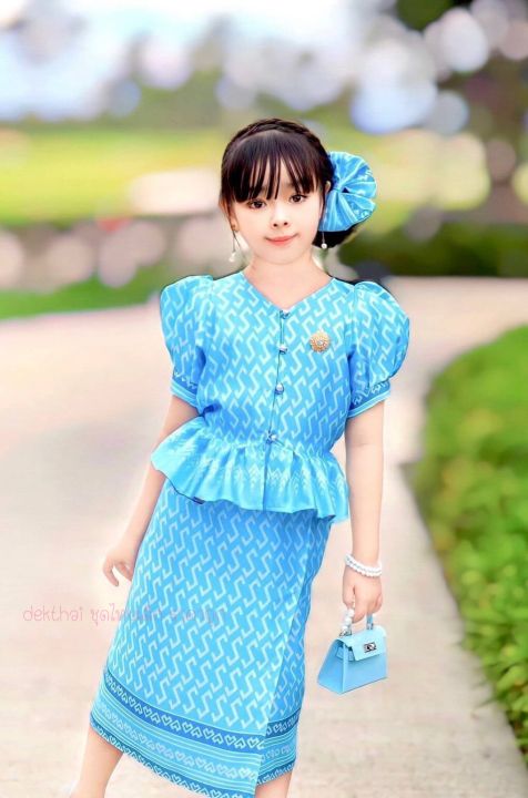 de-ชุดไทยเด็กผู้หญิง-กระโปรงยาว-ลายไทย-เสื้อแขนตุ๊กตา