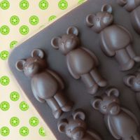 Freshyware แม่พิมพ์ซิลิโคน หมี ยืน เคารพธงชาติ Bear Stand up พิมพ์วุ้น ถาดน้ำแข็ง พิมพ์ขนม พิมพ์สบู่ chocolate food grade Silicone mold