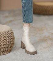 chloe.store TORCH BOOTS รองเท้าบูทหุ้มข้อสูง ดำ เบจ