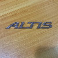 โลโก้ ALTIS ติดท้ายToyota ขนาด 2.2x15.5 cmราคาต่อ