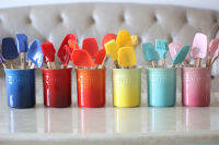 [ฝรั่งเศส] Le Creuset ถังเครื่องมือที่วางตะหลิวสามารถทำแจกันได้ขนนกสีเขียวคริสตัลสีฟ้ามีสินค้าพร้อมส่ง