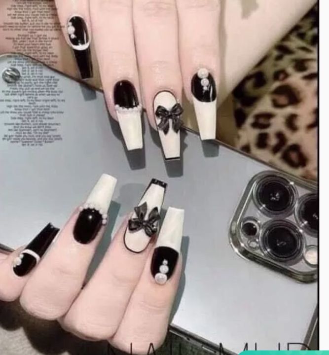 Bạn đang mong muốn tìm kiếm một kiểu nail phù hợp với phong cách và sở thích của riêng mình? Đến với NailBox để nhận được dịch vụ thiết kế nail theo yêu cầu chuyên nghiệp, tư vấn miễn phí từ đội ngũ chuyên gia nail. Đảm bảo sự hài lòng và từng chi tiết được đúc kết một cách hoàn hảo.