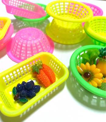Set 100 ชิ้น ตระกร้าใส่ผลไม้ ตระกร้าใบเล็ก คละสี มี 4 แบบ ของเล่นติดแผง ของเล่นในถุงขนม ของเล่นแถมขนม ของเล่นกิโล ของเล่นชั่งกิโล