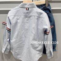 ชุดเด็กสไตล์เกาหลีแบบใหม่ฤดูใบไม้ผลิปี2023เสื้อเชิ้ตลายทางสี่ทาง TB สำหรับเด็กชายและเด็กหญิงแบรนด์ยอดนิยมสุดหล่อใส่ช่วงฤดูใบไม้ร่วงสำหรับเด็กหญิง